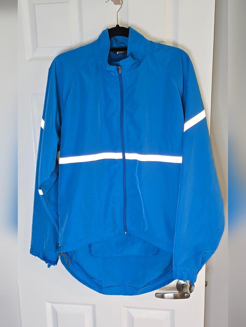 MEC Unisex Cycling Windbreaker Jacket With Reflective Band